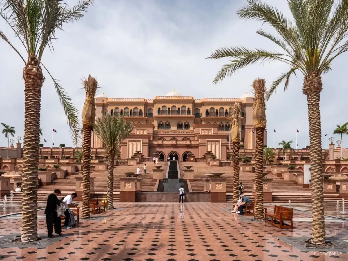 Abu Zabi: Atrakcje, porady, sekrety. Czy to lepsze niż Dubaj?