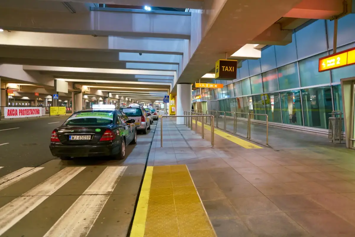 Ile kosztuje taxi z dworca warszawa gdańska na lotnisko chopina? Sprawdź!