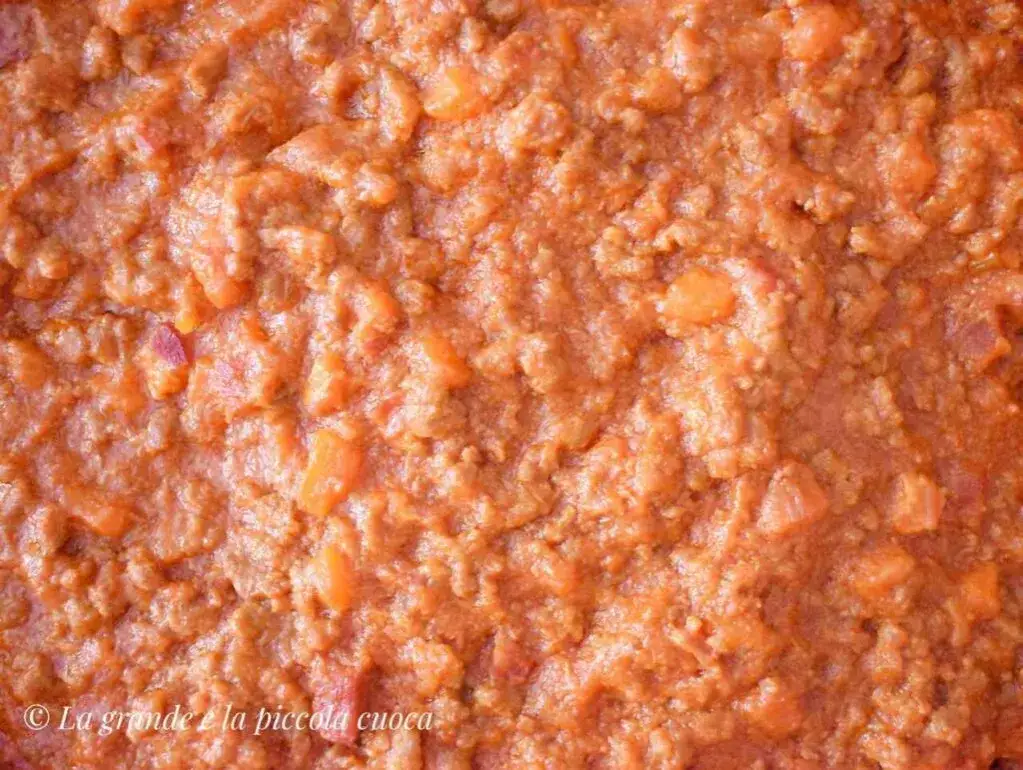 Ragù alla Bolognese: Prawdziwy sos boloński krok po kroku.