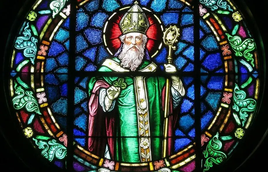 Gdzie urodził się św Patryk? Odkryj tajemnice jego pochodzenia
