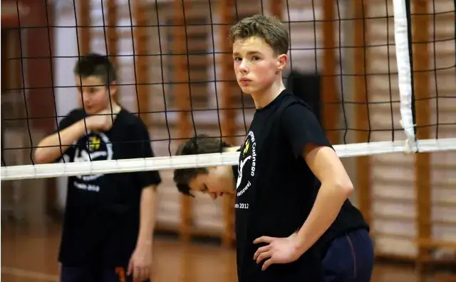 Ile razy można odbić piłkę w siatkówce? Poznaj zasady i wyjątki