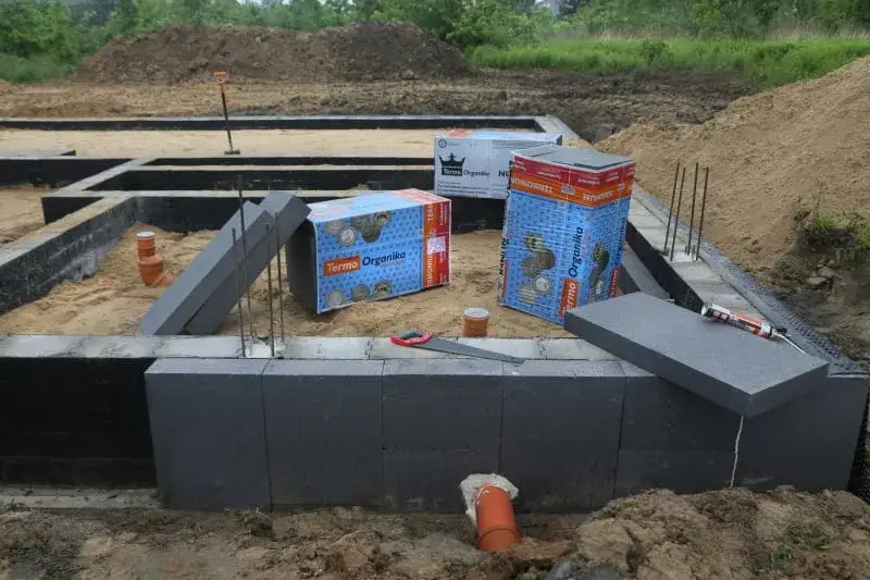 Jakiej grubości styropian na fundamenty? Odkryj optymalne rozwiązania