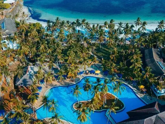 Ile dokładnie trwa lot do Kenii z TUI? Sprawdź czas podróży i przesiadki