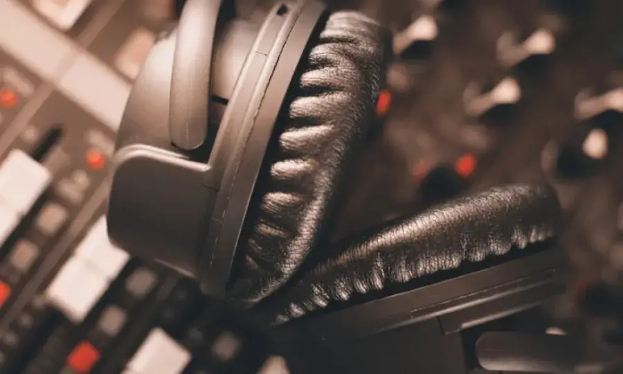 Muzyka elektroniczna historia: Kluczowe momenty i wpływ na kulturę