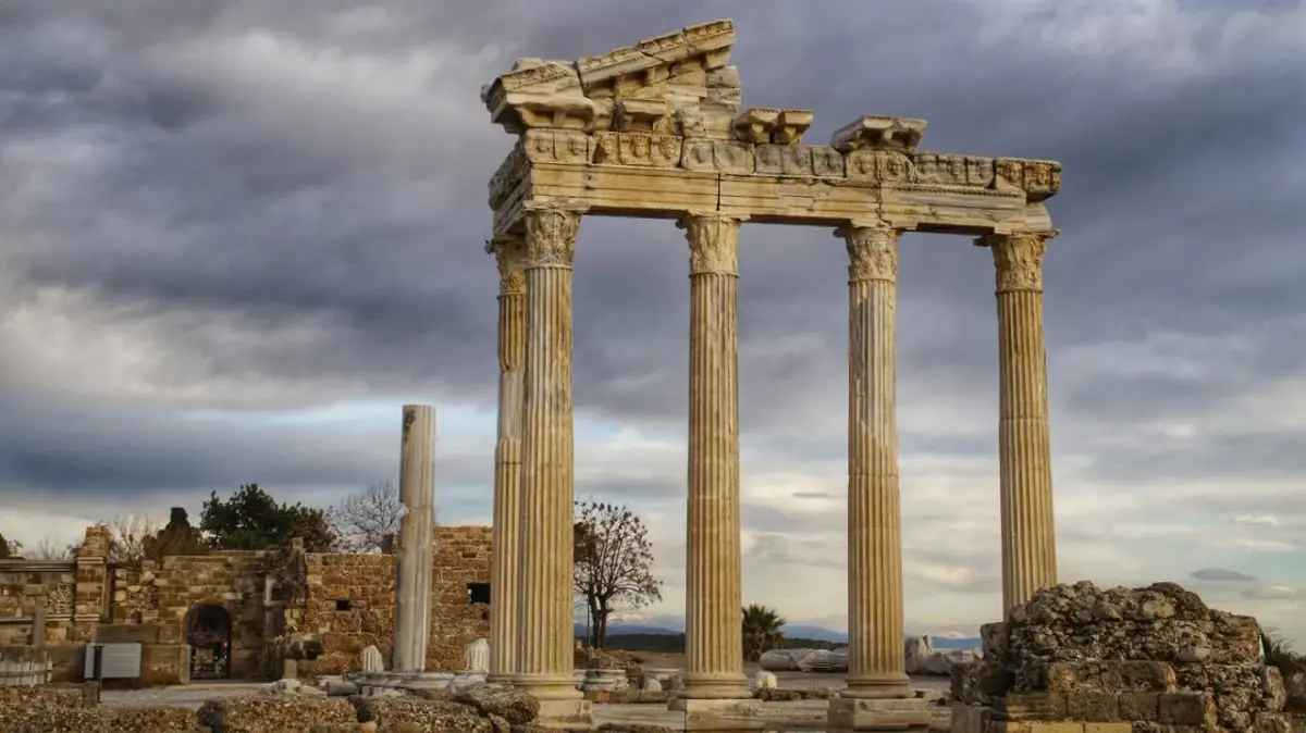 Side, Turcja: Atrakcje. Odkryj antyczne ruiny i cuda natury