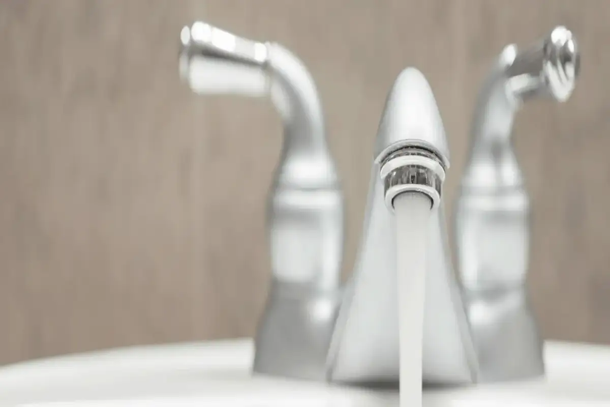 Cieknąca bateria wannowa? Wybierz uszczelki jak profesjonalista!