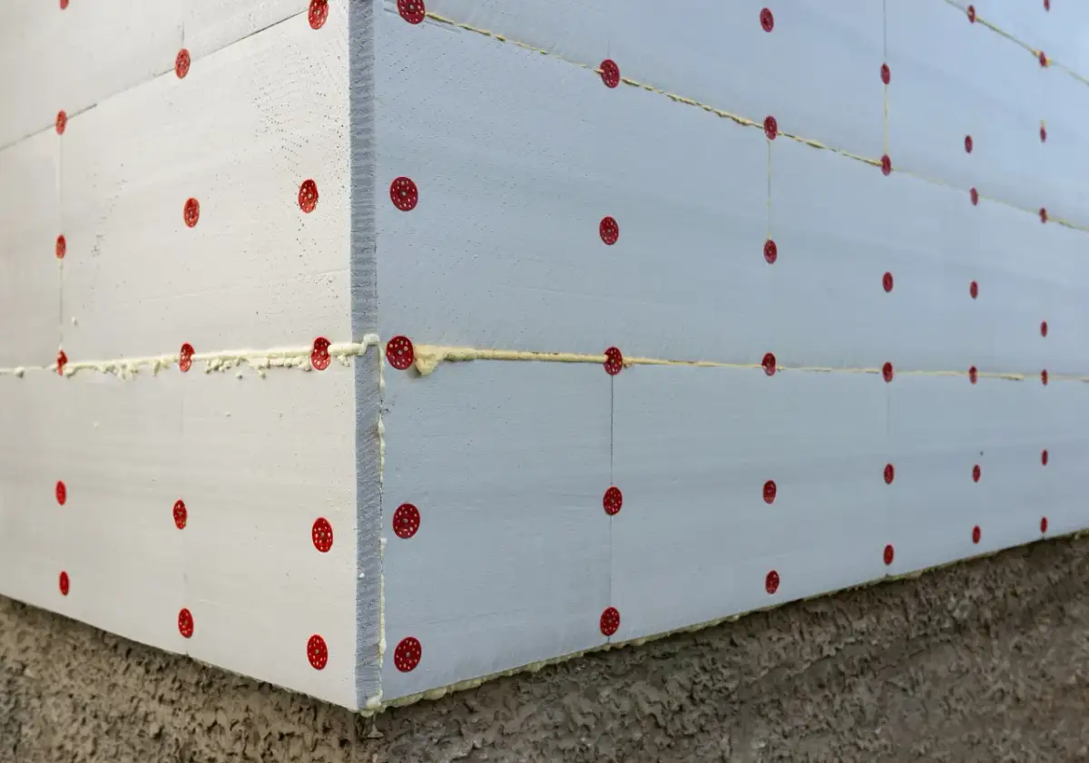 Skuteczne metody zabezpieczenia styropianu przed utlenianiem w budownictwie