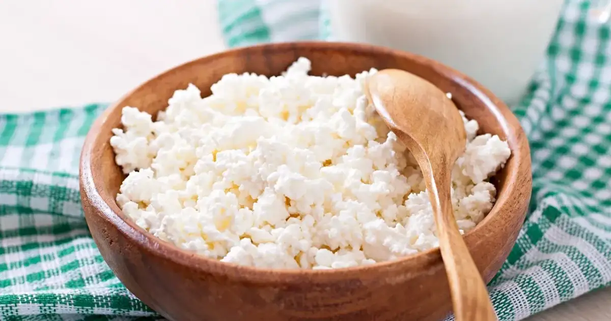 Co z białego sera na obiad? 10 pysznych przepisów, które zaskoczą