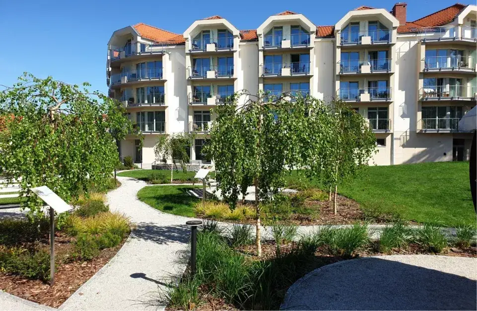 Nocleg w Polsce: Gdzie szukać i jak rezerwować bez ukrytych kosztów?