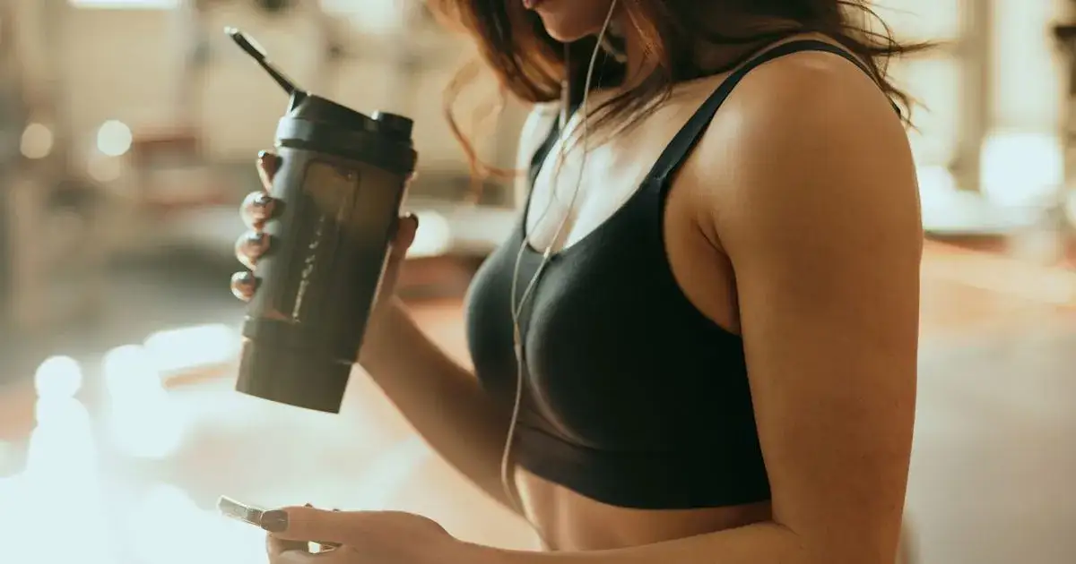 Odżywka białkowa przed czy po treningu – co wybrać dla lepszych wyników?