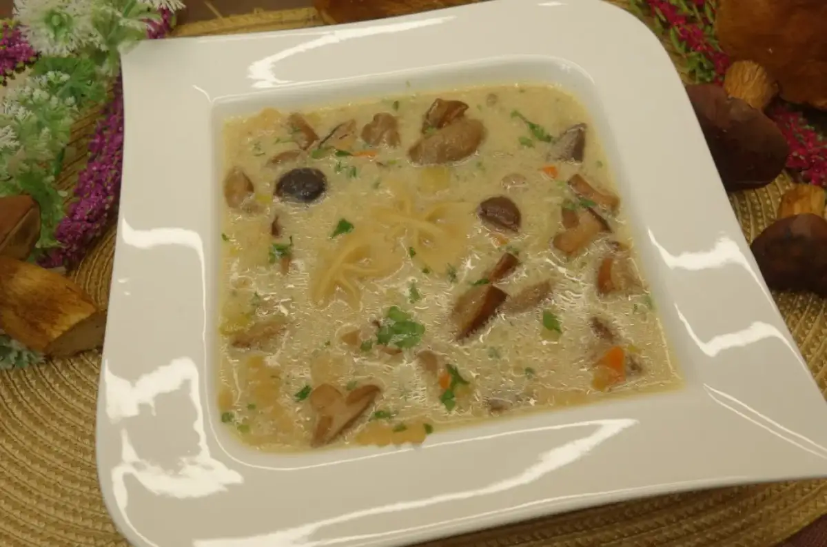 Jaki makaron do zupy grzybowej? Oto najlepsze opcje, które zachwycą