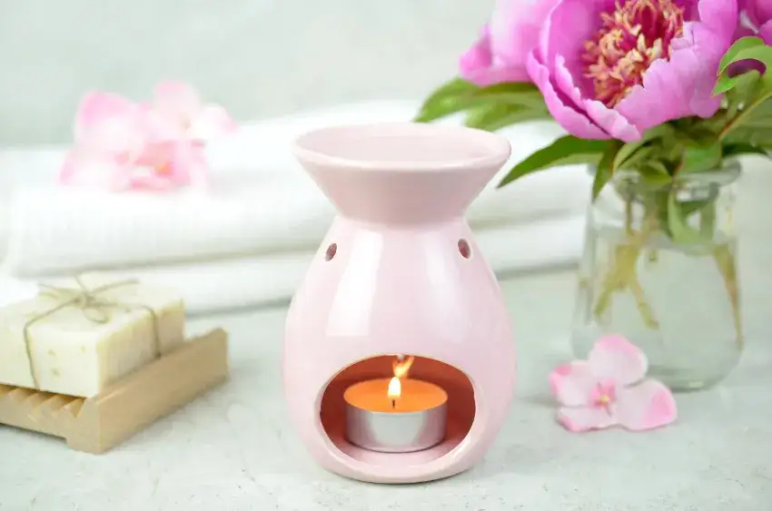 Jak skutecznie używać olejków zapachowych do kominków bez ryzyka