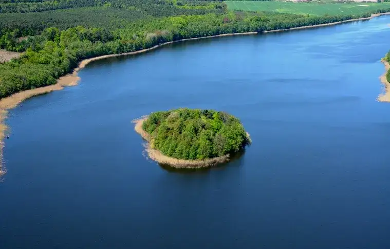 Jezioro Wąsosz - urokliwe miejsce na wędkowanie i relaks w naturze
