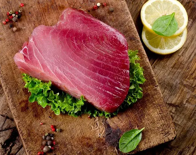 Ile kalorii ma tuńczyk? Zaskakujące różnice w kaloryczności!