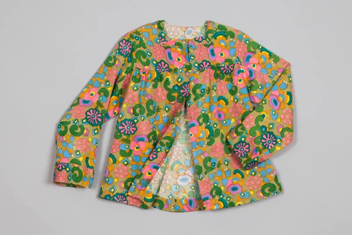 Co to jest bluzka? Odkryj jej cechy i znaczenie w modzie