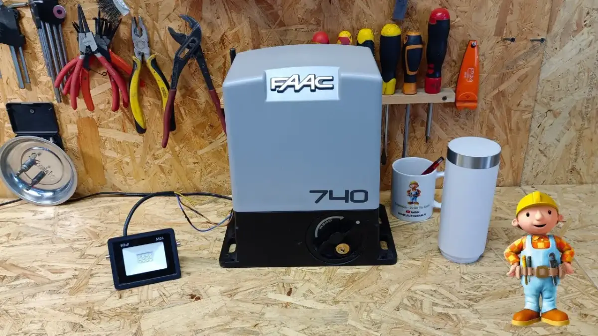 Jak podłączyć antenę do napędu bramy FAAC 740 - uniknij błędów w instalacji