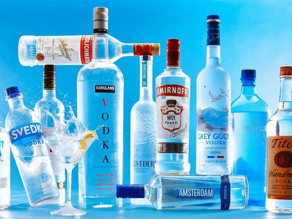 Ile kosztuje 250 ml wódki? Zaskakujące ceny różnych marek