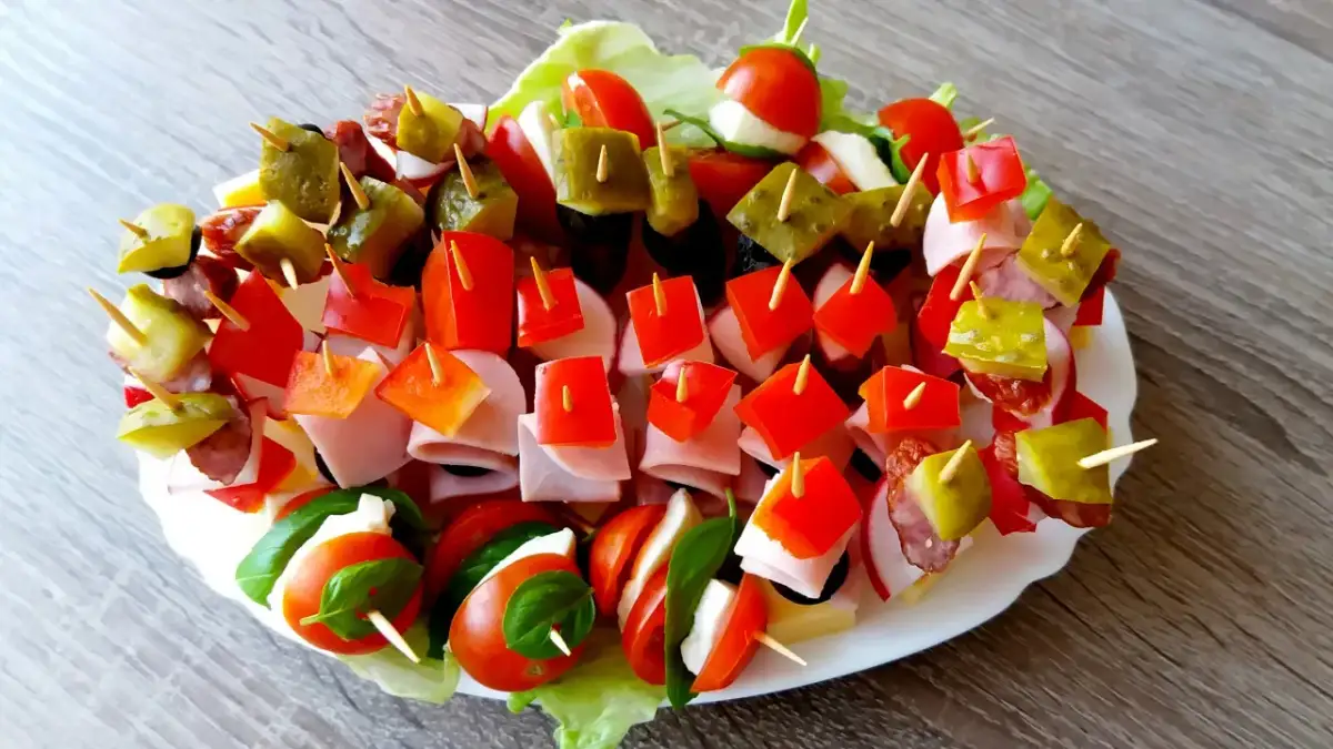 Jak zrobić koreczki na przekąskę – proste i pyszne przepisy na każdą okazję