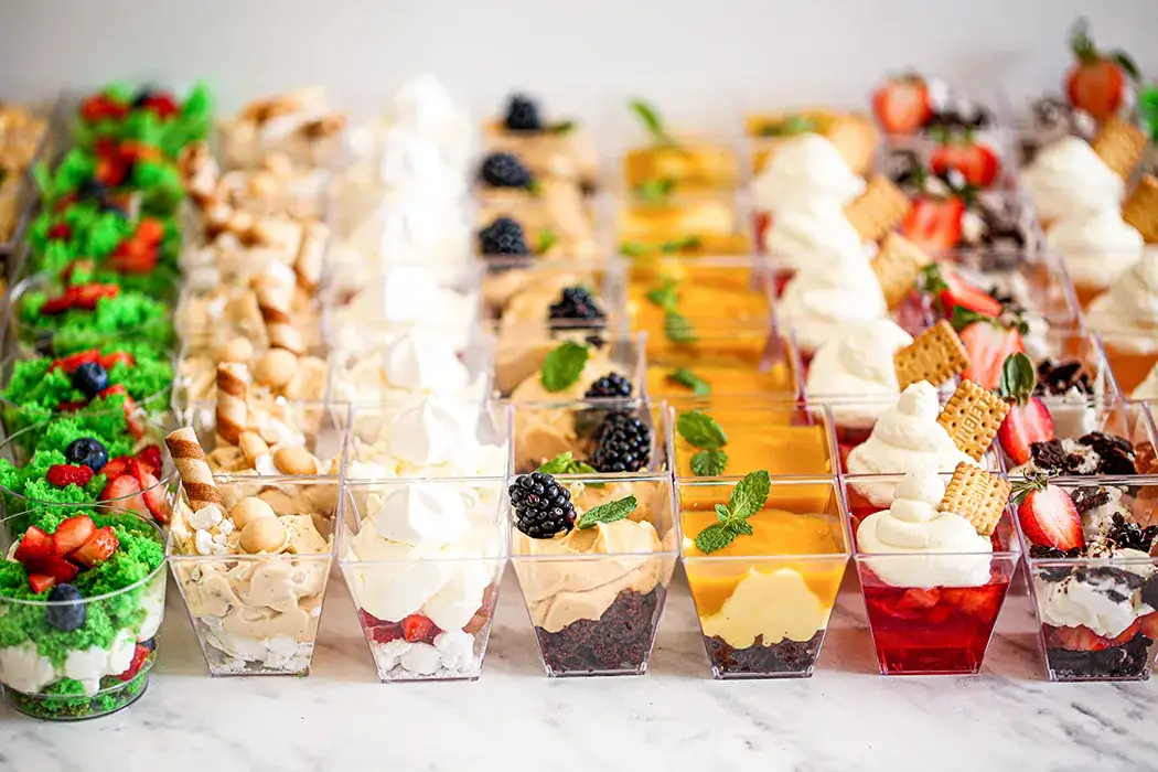 Słodki stół: Pomysły na małe desery. Klasyka, trendy i porady