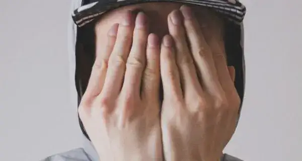 Czy oglądanie nagich zdjęć to grzech? Poznaj moralne konsekwencje