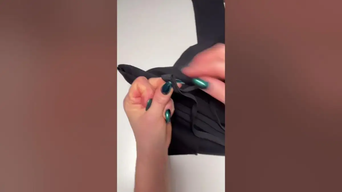 Jak wszyć gumkę w spodnie - proste kroki, które ułatwią szycie