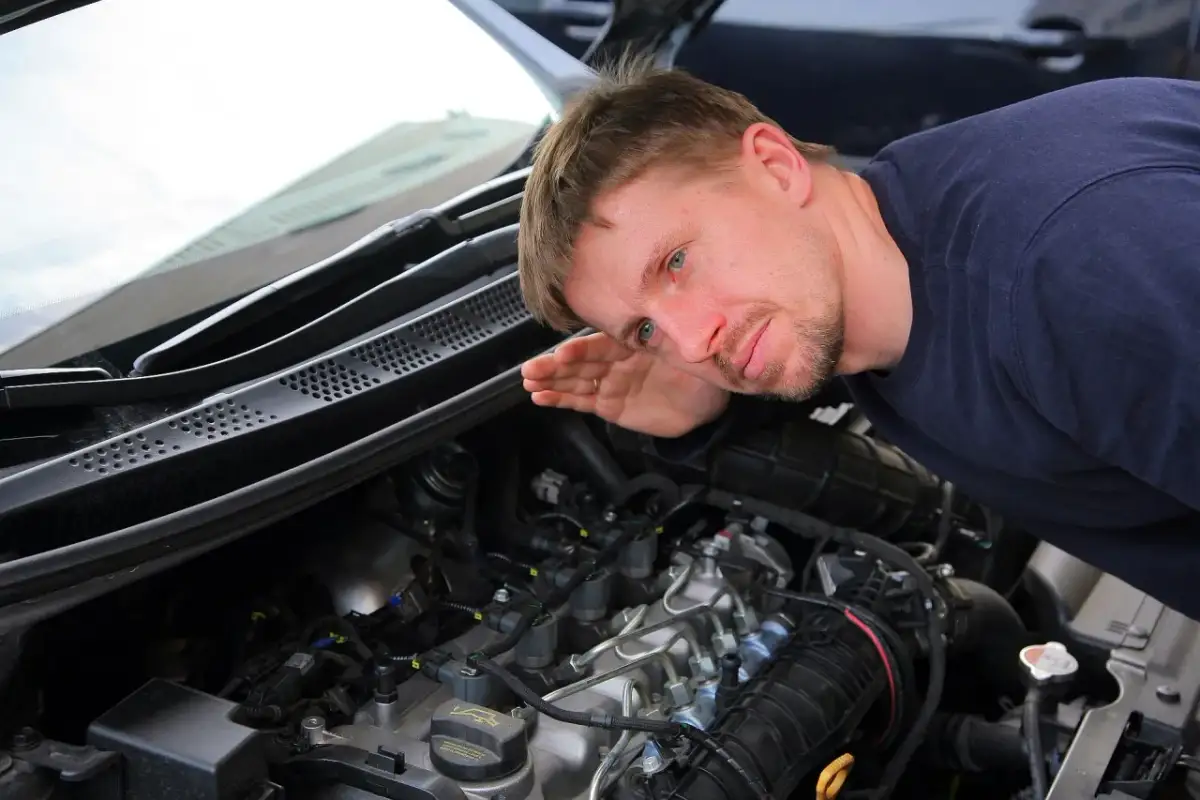 Kolektor ssący i wydechowy: Cichy zabójca silnika? Rozpoznaj awarie!