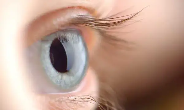 Jakie badania przed operacją zaćmy? Kluczowe testy, które musisz znać