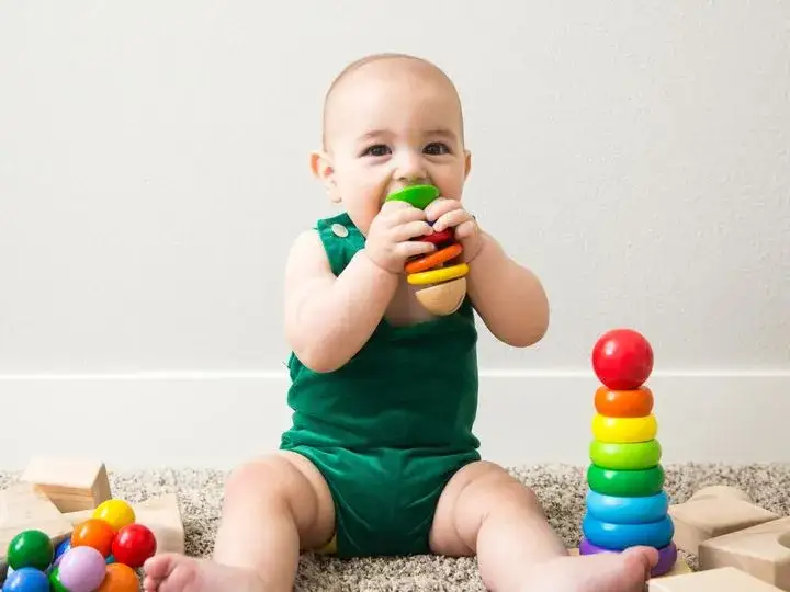 Jakie zabawki dla 5 miesięcznego dziecka wspierają rozwój i bezpieczeństwo