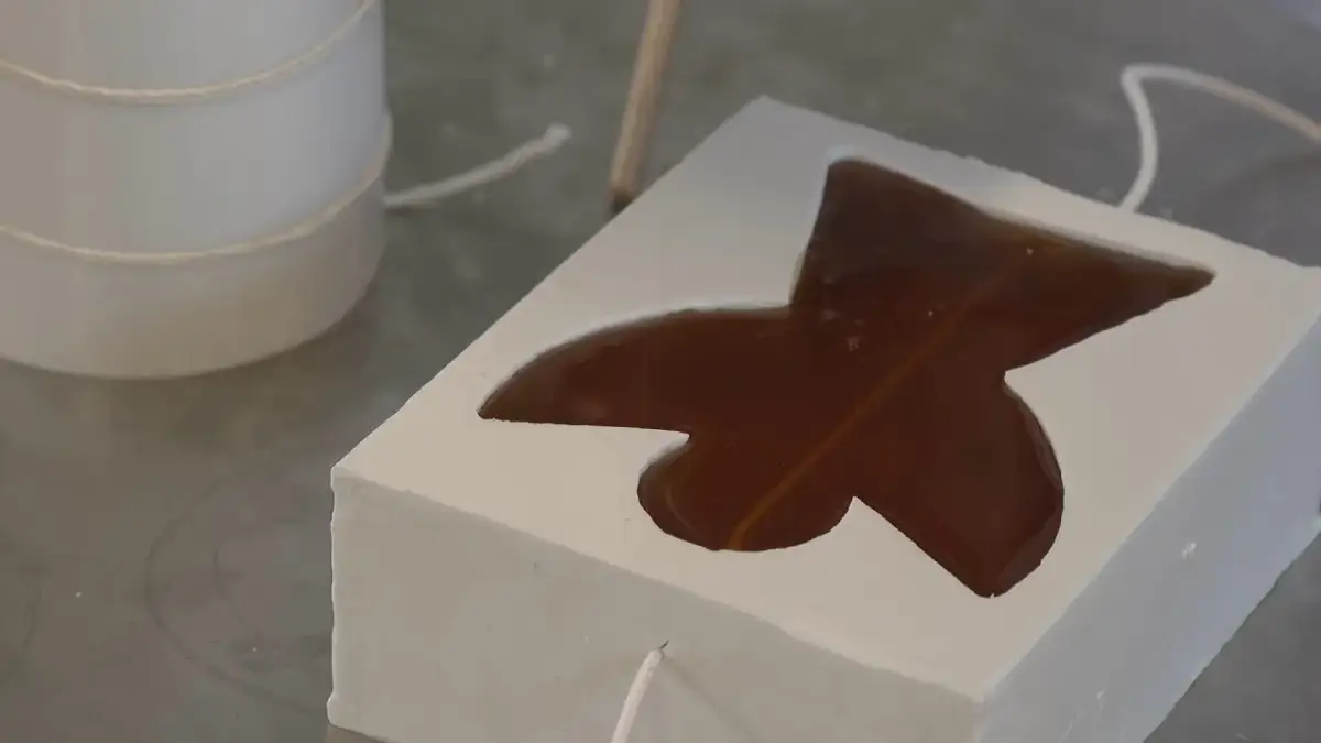 Jak wyjąć świeczkę z formy bez uszkodzeń i frustracji