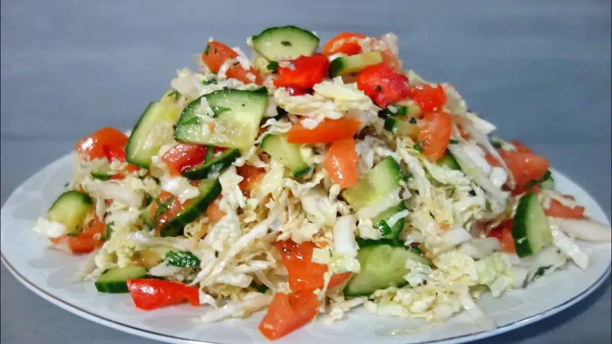 Jak doprawić surówkę z kapusty pekińskiej, aby zachwyciła smakiem