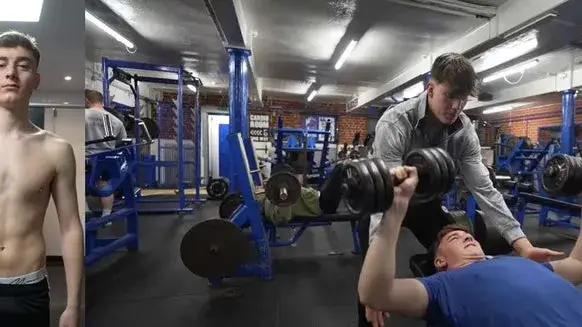 Trening przed czy po śniadaniu? Spalaj tłuszcz lub buduj mięśnie!
