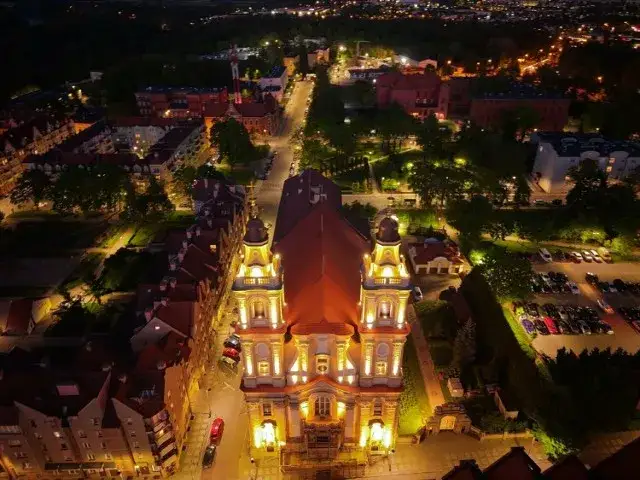 Głogów: Odkryj miasto feniksa i jego atrakcje!