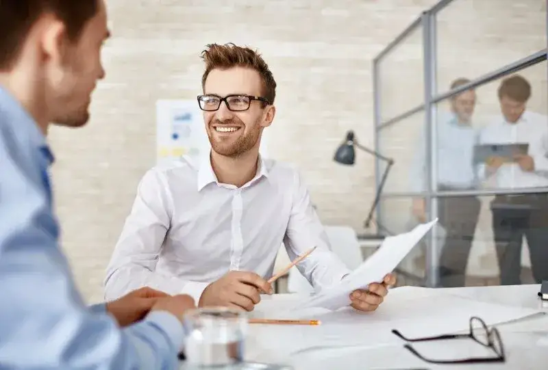 Czy można podpisać umowę o pracę miesiąc wcześniej bez ryzyka?