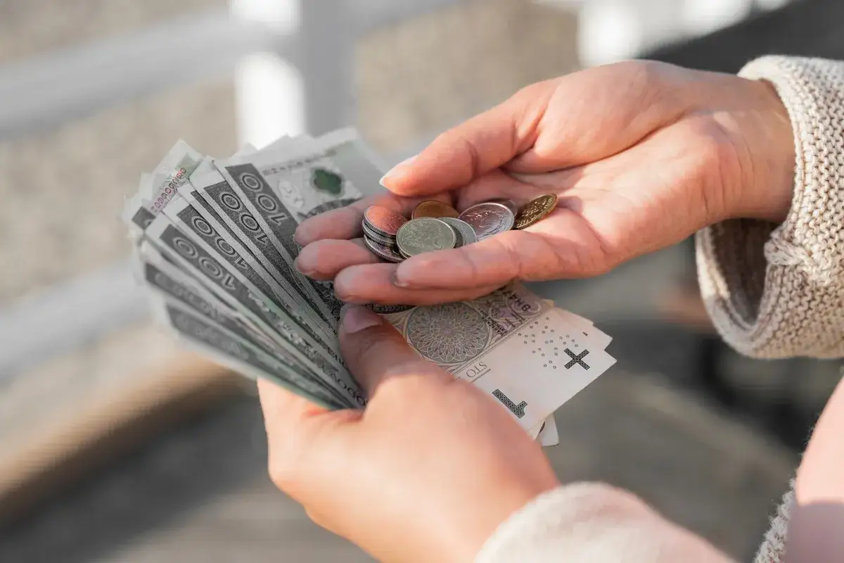 Potrzeba gotówki na wczoraj? Przegląd metod na błyskawiczne finansowanie