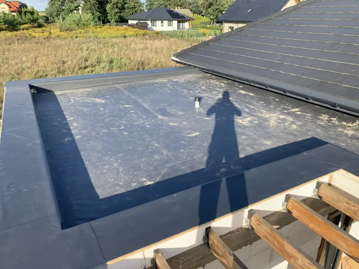 Folia na dach – jak wybrać najlepszą, by uniknąć problemów z wilgocią