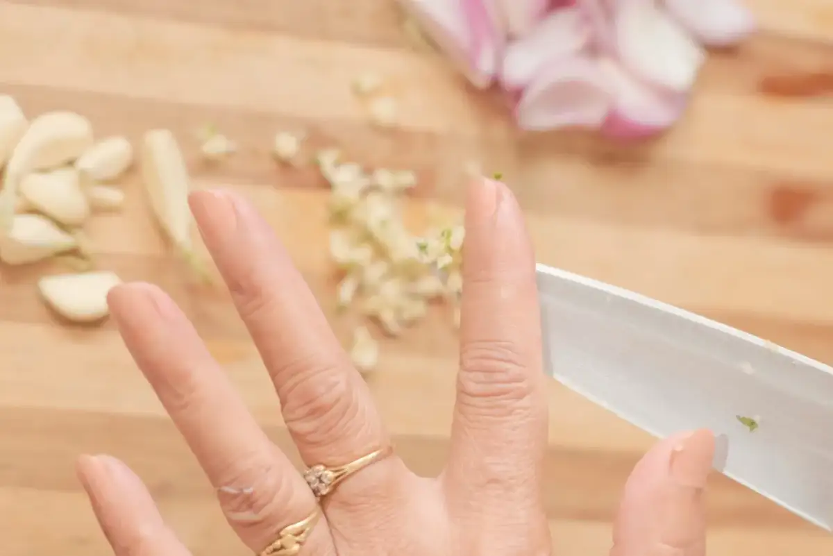 Zdrowe paznokcie: jak rozpoznać sygnały i dbać o ich kondycję?