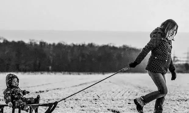 Przy jakiej temperaturze nie wychodzić z dzieckiem, aby uniknąć zagrożeń?