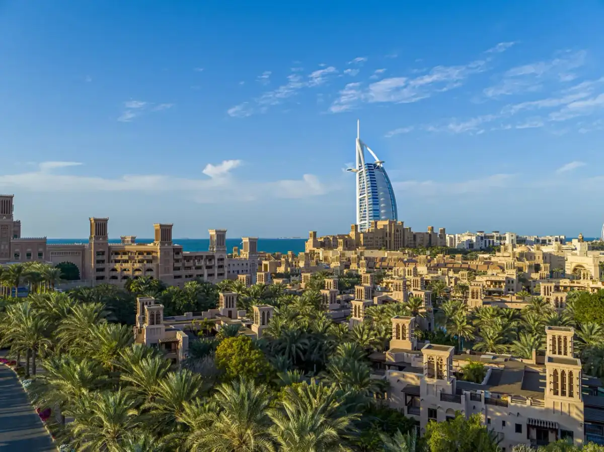 W jakim kraju jest Dubaj? Odkryj jego miejsce w Zjednoczonych Emiratach