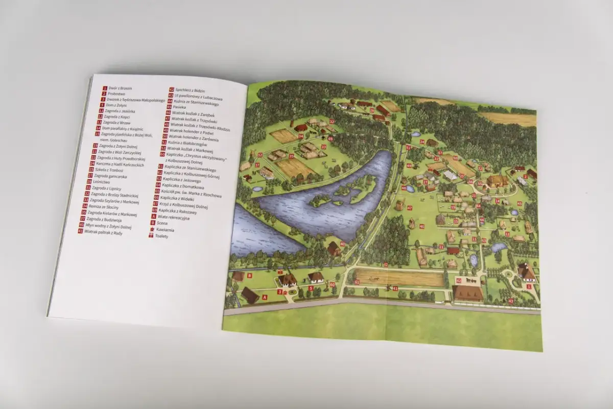 Mapa **Muzeum Polskiej Sztuki Ludowej** z licznymi zagrodami, wiatrakami i kapliczkami.