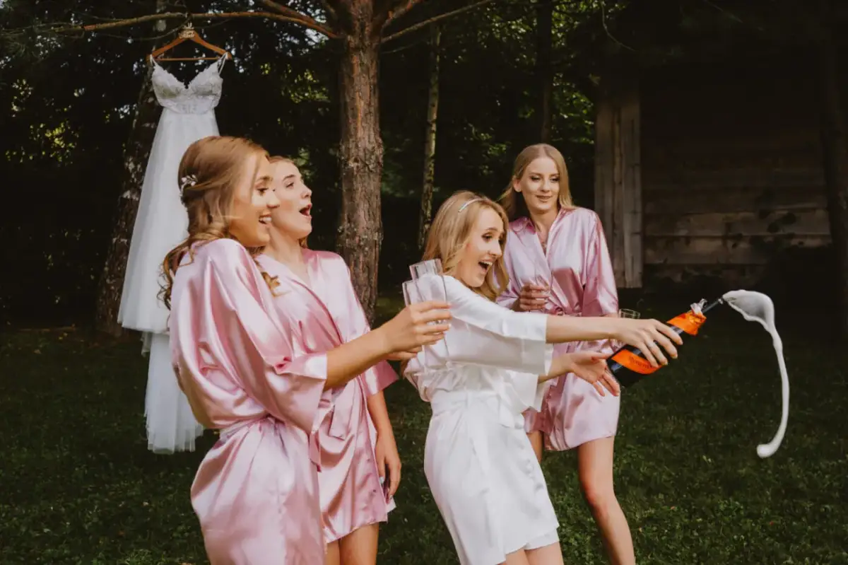 Toaleta w sukni ślubnej? Spokojnie! Sprawdzone triki dla Panny Młodej