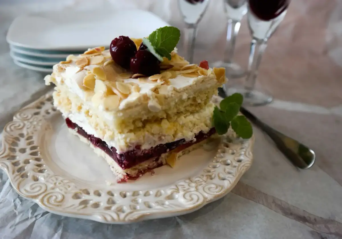 Wyjątkowy przepis na ciasto zemsta teściowej z malinami, które zaskoczy gości