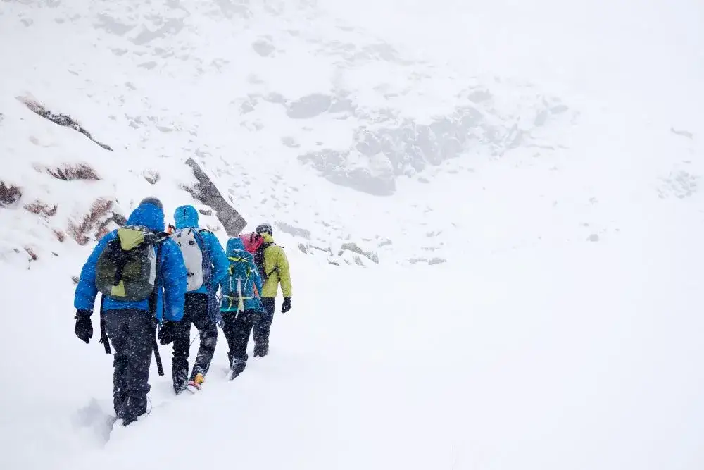 Góry zimą: Jak sprawdzić dostępność szlaków i planować bezpiecznie?