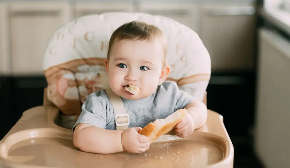 Chleb w diecie niemowlaka: Od kiedy, jaki i jak bezpiecznie podać?