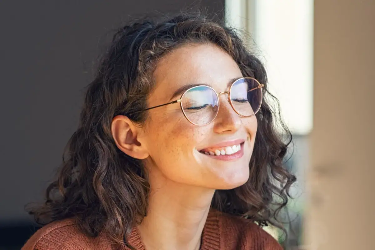 Przezroczyste oprawki dla kogo? Sprawdź, kto może je nosić