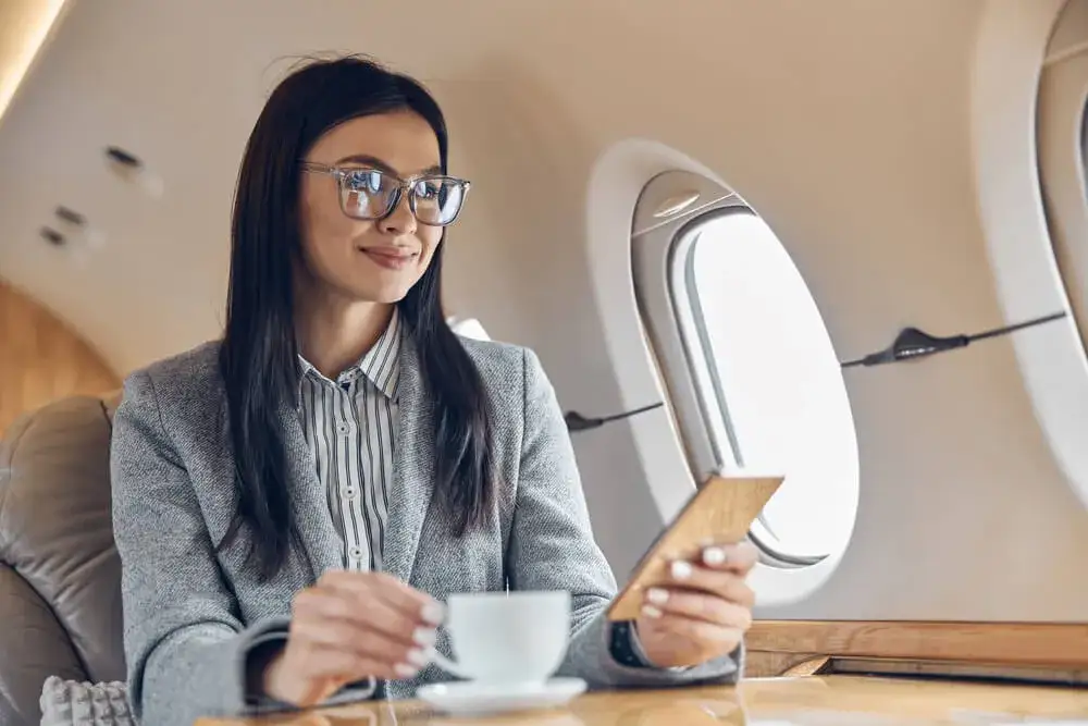 Ile kosztuje lot pierwszą klasą? Ceny, które mogą Cię zaskoczyć