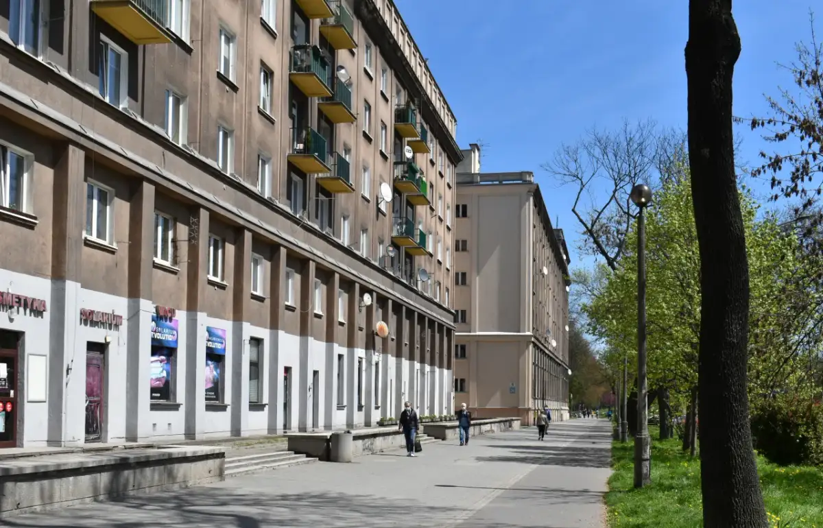 Osiedle Szkolne Kraków: Jak dojechać? Wszystkie opcje!