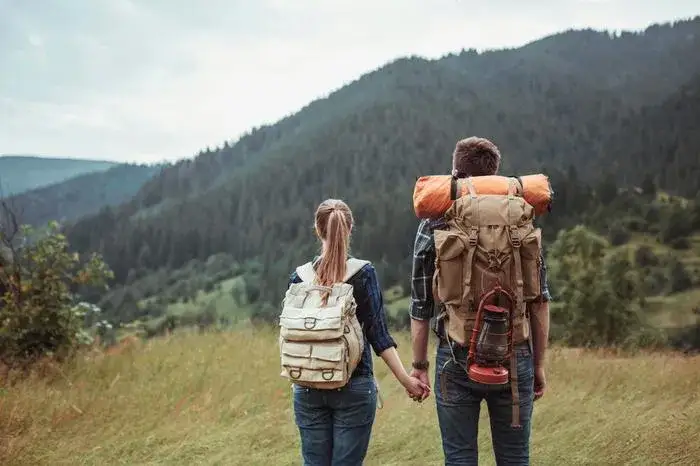 Co spakować w góry: uniknij nieprzyjemnych niespodzianek w podróży