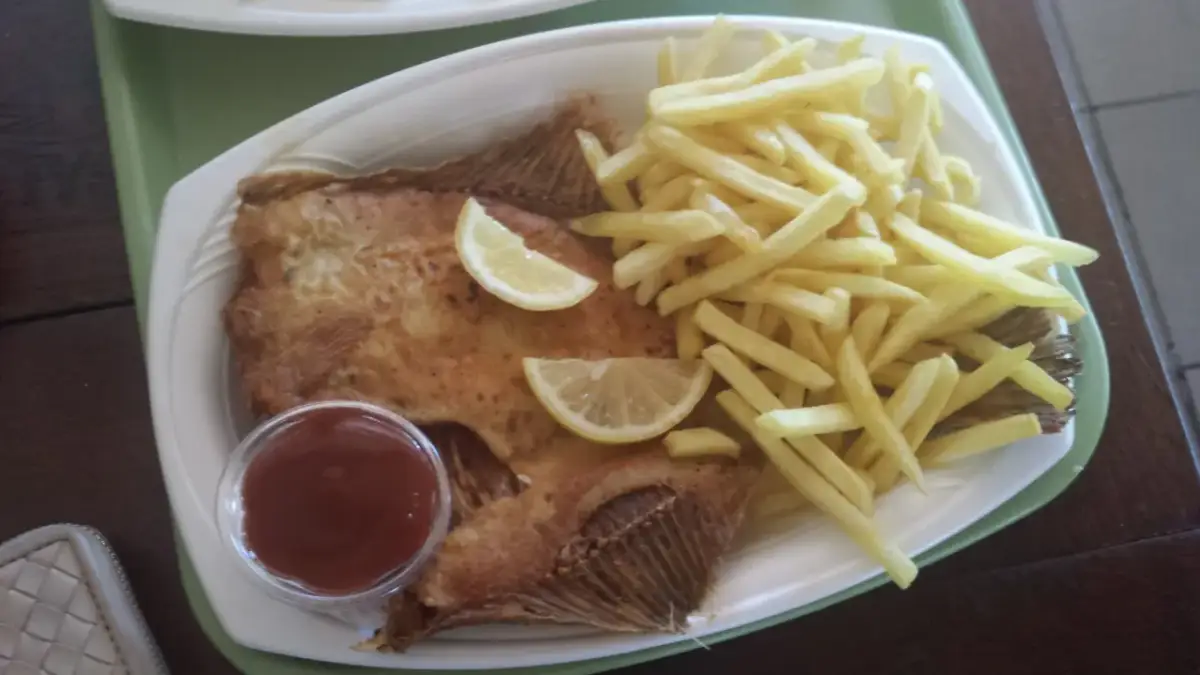 Dziwnów gdzie zjeść? TOP miejsca na rybę, obiady i pizzę!