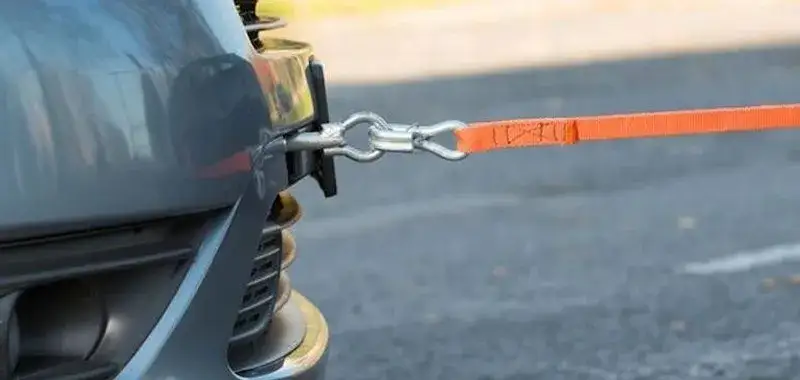 Holować czy cholować? Poznaj poprawną pisownię i etymologię