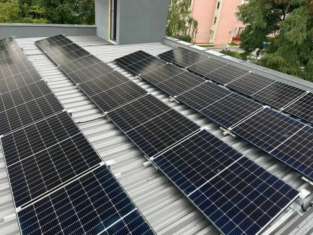 Fotowoltaika hybrydowa: oszczędności i bezpieczeństwo energii w domu